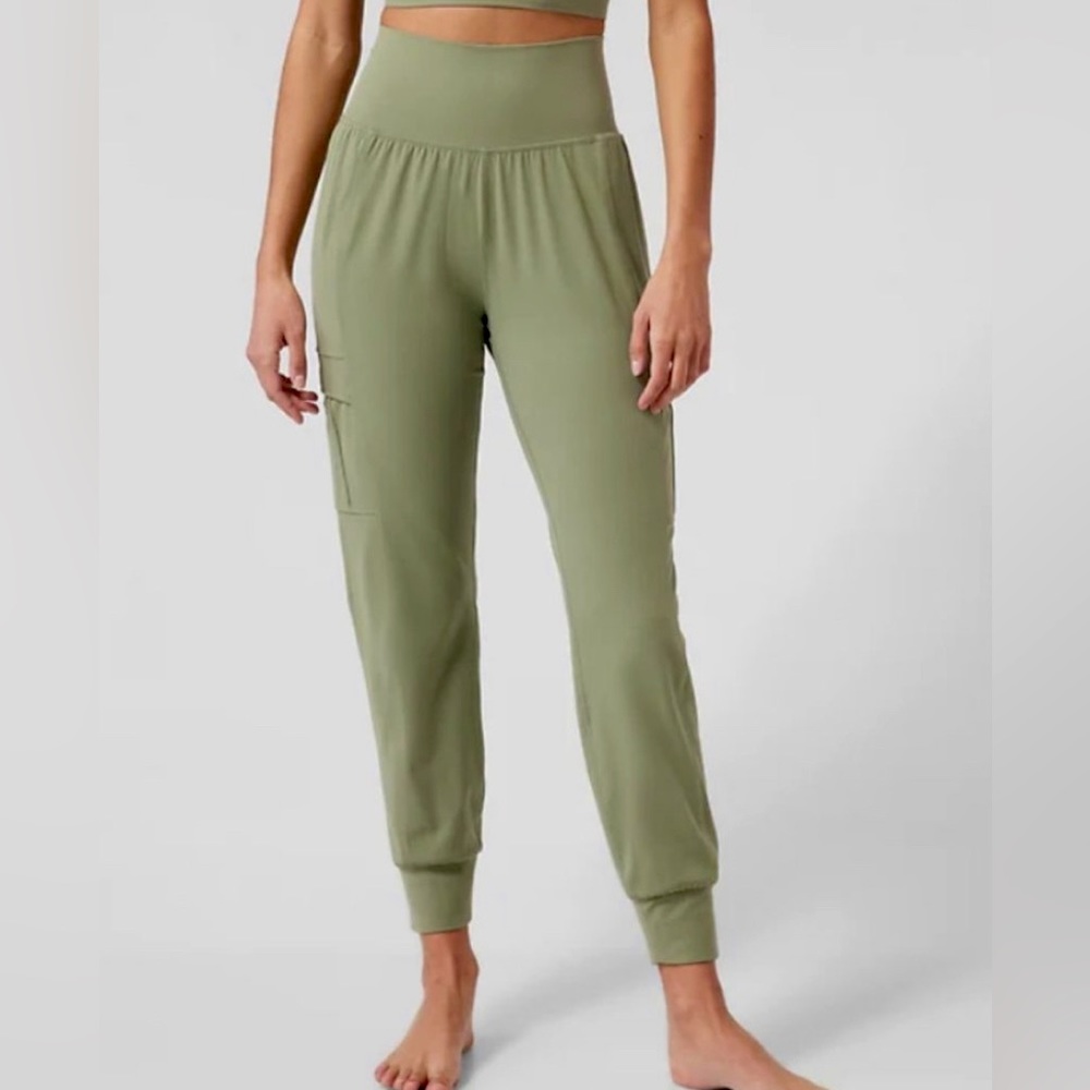 ATHLETA Salutation Cargo Jogger Size S | NWT